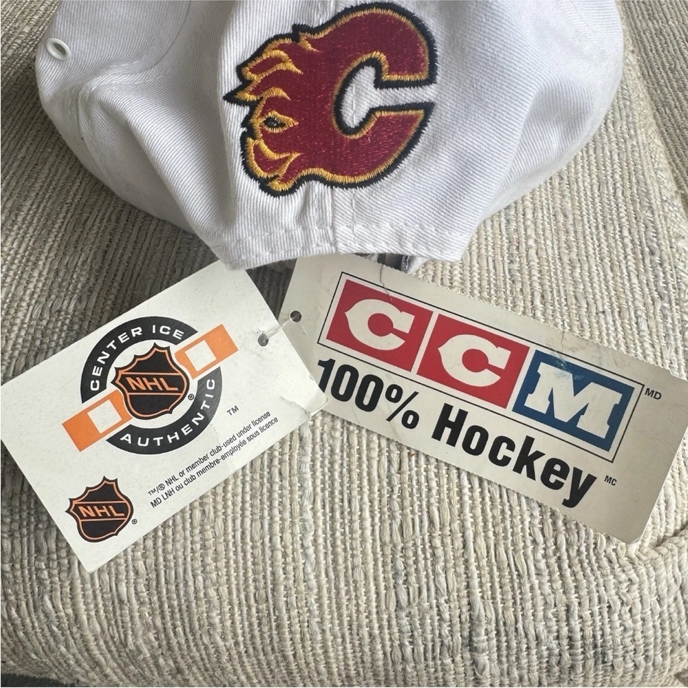 Vintage CCM hockey Hat CALGARY FLAMES NHL Ball Cap Snapback NWT Unisex White - Picture 3 of 6